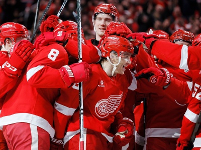 Patrick Kane (88) dosiahol svoj 1375. bod v základnej časti NHL