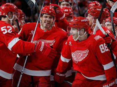 Patrick Kane (88) dosiahol svoj 1375. bod v základnej časti NHL