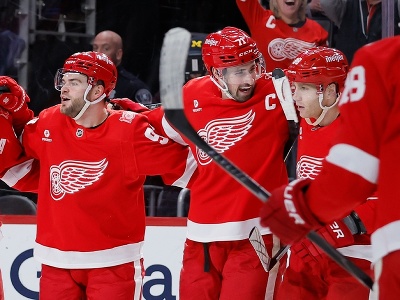 Patrick Kane (88) dosiahol svoj 1375. bod v základnej časti NHL