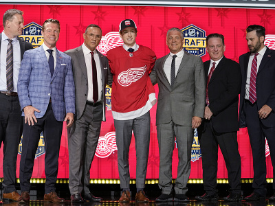 Nate Danielson - deviaty vybratý hráč NHL draftu 2023, ukázala na neho organizácia Detroit Red Wings