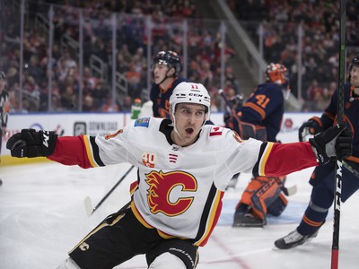 Mikael Backlund z Calgary Flames zabodoval
