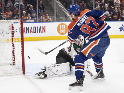 Kapitán Edmontonu Oilers Connor McDavid prvýkrát v kariére pokoril 60-gólovú métu