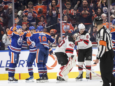 Gólová oslava hráčov Edmontonu