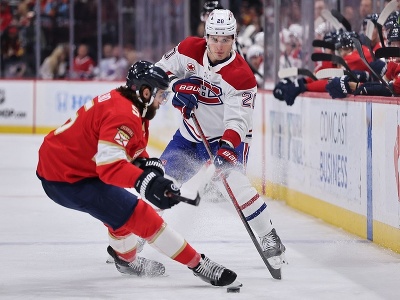 Aaron Ekblad (v červenom)