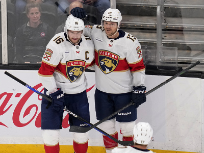 Aleksander Barkov (vľavo) a Sam Reinhart