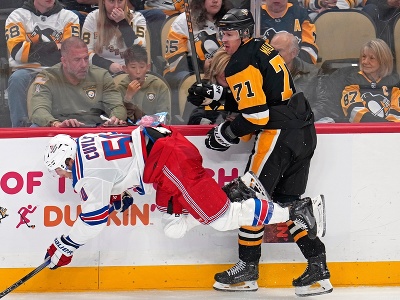 Will Cuylle a Jevgenij Malkin v súboji