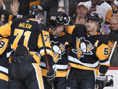 Hokejisti Pittsburghu Penguins sa tešia z gólu