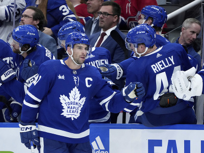 Kapitán Toronta Maple Leafs John Tavares oslavuje gól