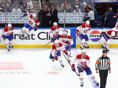 Hokejisti Montrealu Canadiens oslavujú