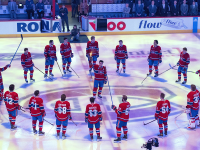 Hokejisti Montrealu Canadiens pred zápasom s Torontom