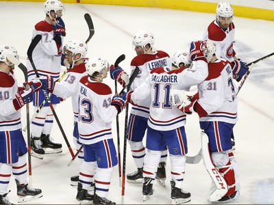 Hráči Canadiens oslavujú gól