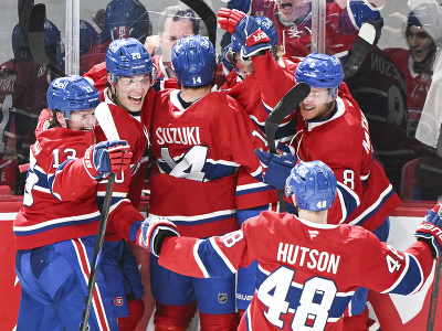 Hokejisti Montrealu Canadiens oslavujú