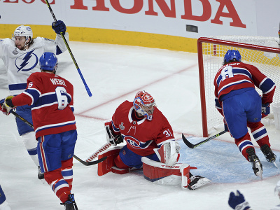 Anthony Cirelli sa raduje z gólu v sieti Canadiens