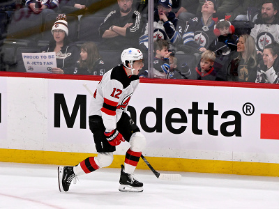 Tešiaci sa Cody Glass z New Jersey Devils