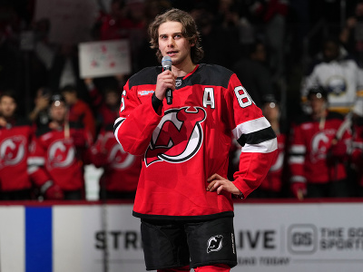 Hrdina reprezentácie USA Jack Hughes obdržal od fanúšikov obrovský potlesk