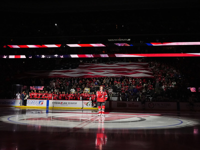Hrdina reprezentácie USA Jack Hughes obdržal od fanúšikov obrovský potlesk