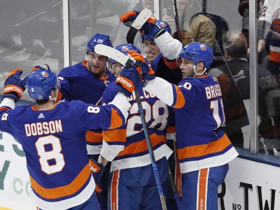 Radujúci sa hráči New York Islanders