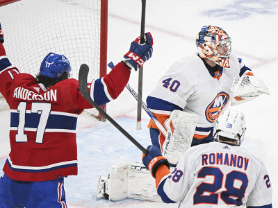 Josh Anderson (Montreal) oslavuje víťazný gól v sieti Islanders