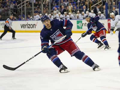 Hokejista NYR Tyler Pitlick