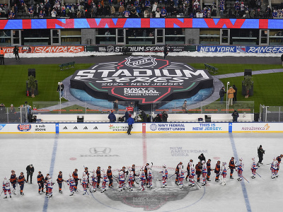 NHL Stadium Series - zápas pod holým nebom medzi NY Rangers a NY Islanders