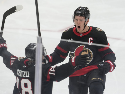 Brady Tkachuk a Tim Stützle 