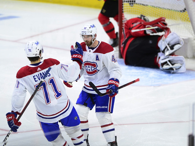 Hráči Canadiens sa tešia z gólu
