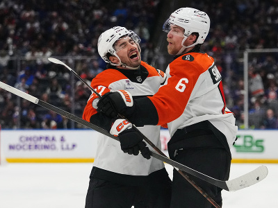 Hráči Philadelphie Flyers sa tešia z gólu
