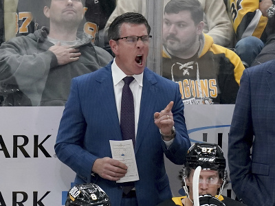 Kričiaci Mike Sullivan, tréner Penguins