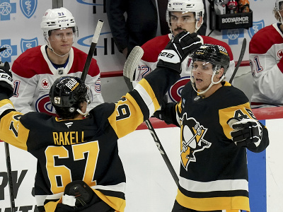 Hráči Pittsburghu oslavujú gól