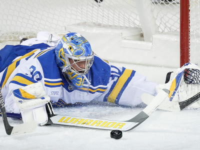 Brankár Joel Hofer zo St. Louis Blues