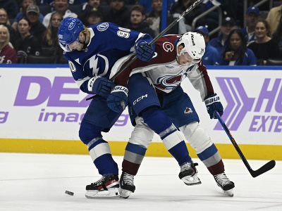 J.J. Moser a Nathan MacKinnon