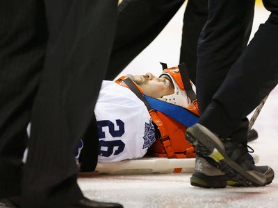 Daniel Winnik po hrozivom páde zostal nehybne ležať na ľade