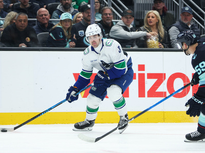 Americký hokejista Conor Garland