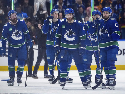 Hokejisti Vancouveru Canucks po prehre s Oilers