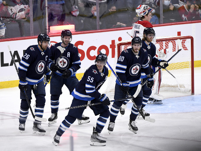 Hokejisti Winnipegu Jets sa tešia z gólu