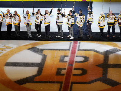 Bývalí hráči Bostonu, medzi nimi aj Zdeno Chára, oslavujú storočnicu Bruins