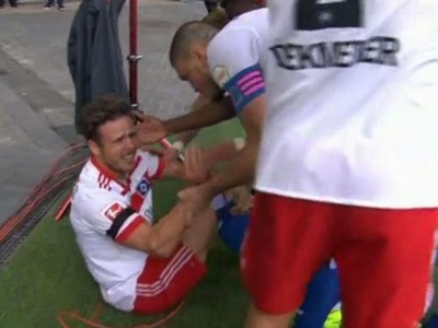 Nicolai Müller sa pri oslave gólu zranil