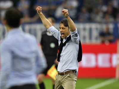 Kouč Niko Kovač sa raduje po postupe do finále DFB Pokal-a.