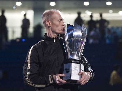 Davydenko s víťaznou trofejou