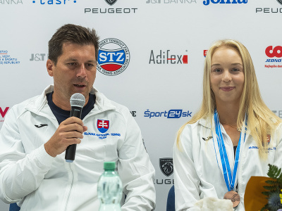 Slovenská tenistka Nina Vargová s trénerom Martinom Zathureckým