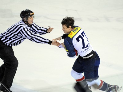 Martin Bača a Kevin Harvey v pästnom súboji