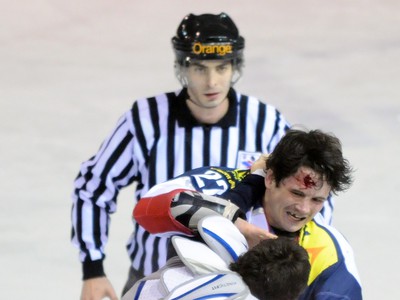 Martin Bača a Kevin Harvey v pästnom súboji