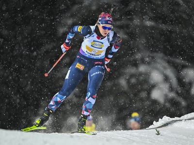Na snímke nórska biatlonistka Karoline Knottenová na trati počas štafety na 4x6 km na Svetovom pohári vo švédskom Östersunde