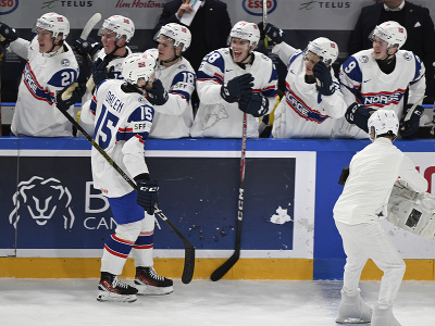 Nórsky hokejista Patrik Dalen oslavuje gól
