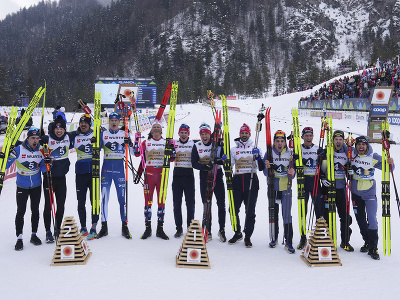 Štafety mužov Fínska, Nórska a Nemecka oslavujú pódiové priečky na MS v severskom lyžovaní