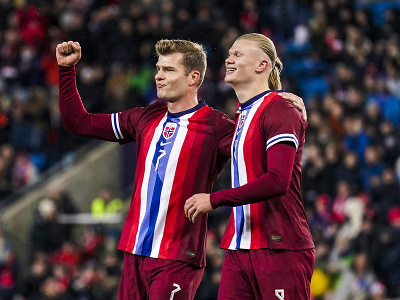 Alexander Sorloth a Erling Haaland oslavujú gól