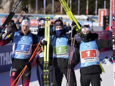 Nórski biatlonisti zľava Vetle Sjaastad Christiansen, Johannes Thingnes Bö, Tarjei Bö a Sturla Holm Lägreid