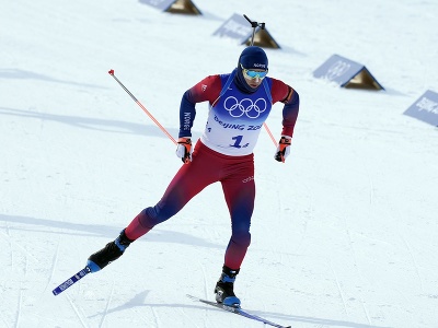 Na snímke nórsky biatlonista  Vetle Sjaastad Christiansen počas štafety mužov na 4x7,5 km v stredisku Čang-ťia-kchou na ZOH 2022 v Pekingu 
