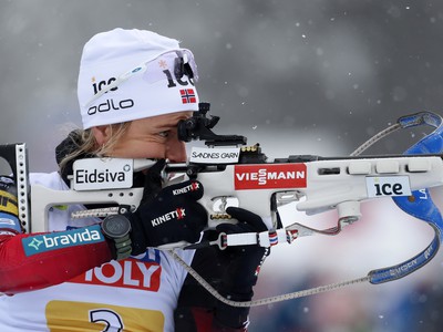 Na snímke nórska reprezentantka Tiril Eckhoffová počas streľby v súťaži mix štafiet na 4x7,5 km na MS v biatlone v slovinskej Pokljuke 