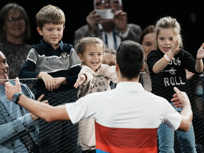 Srbský tenista Novak Djokovič so svojím synom Stefanom